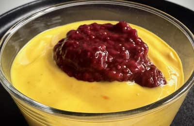 Saffranskvarg med julig hallonsylt