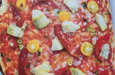 Blomkålspizza med grön topping